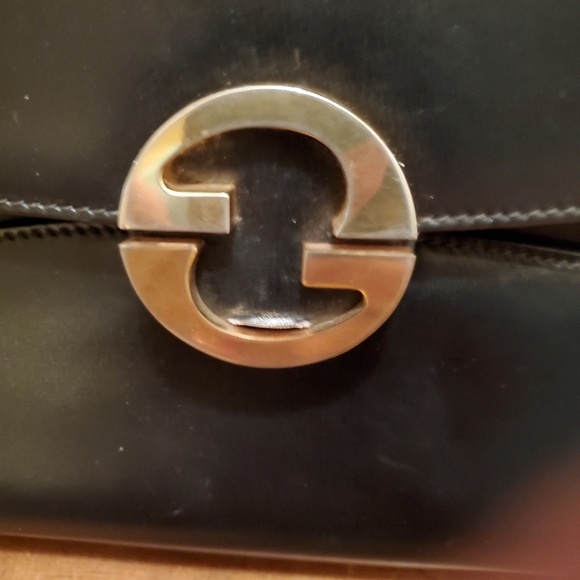 1960s Black Leather Gucci Shoulderbag/Clutch. Brass Hardware. - Picture 2 of 16